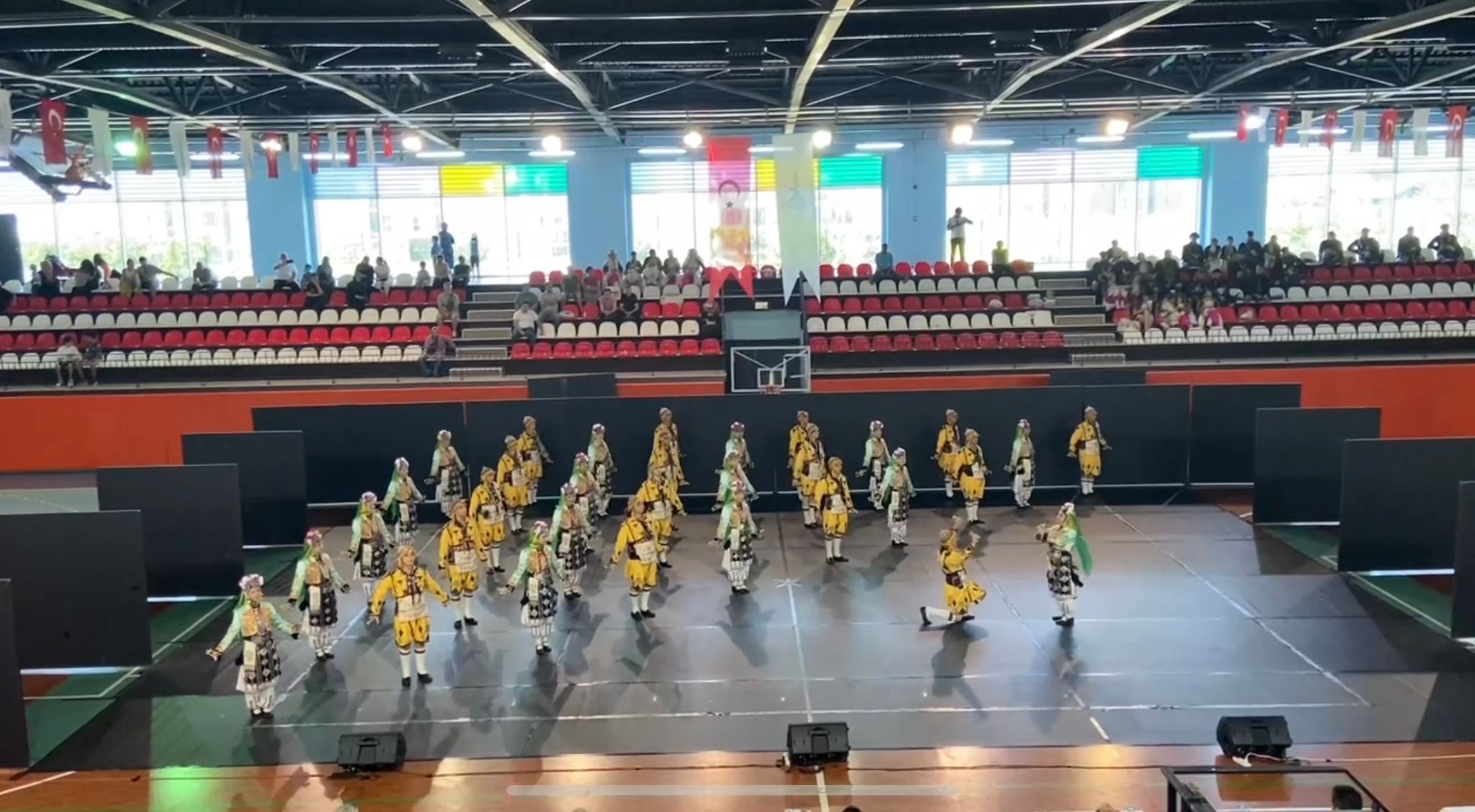 Orhangazi Halk Oyunları Ekibinin Büyük Başarısı