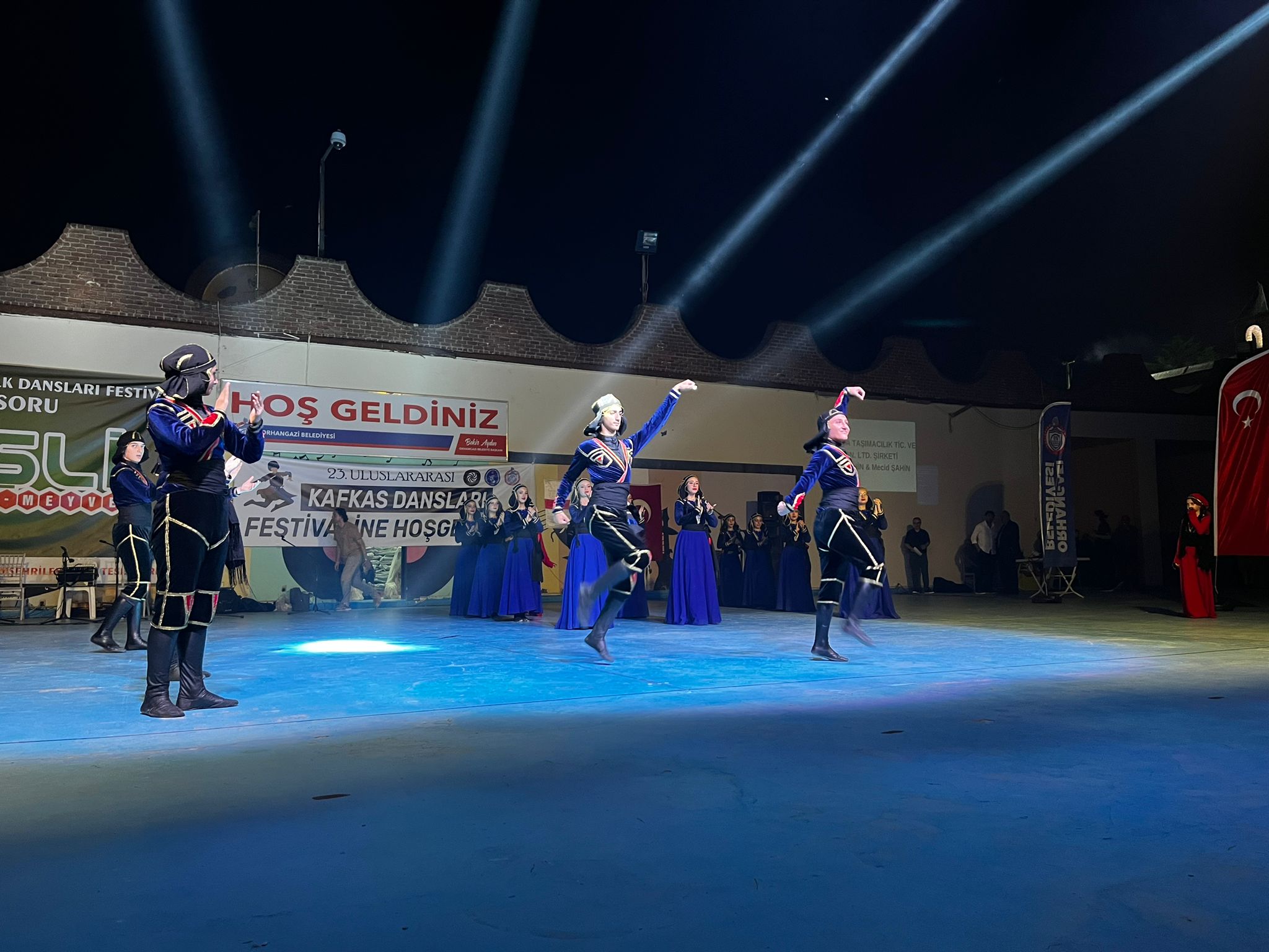 Açık hava tiyatrosunda kafkas rüzgarı