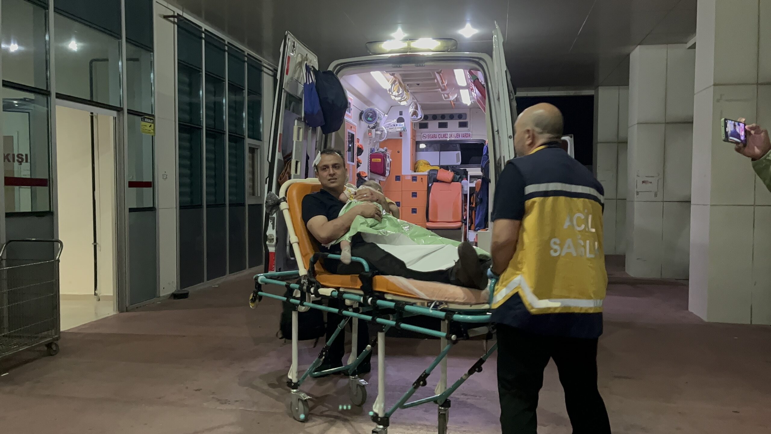 Kontrolünü kaybeden otomobil dereye uçtu ! 4 kişi yaralandı