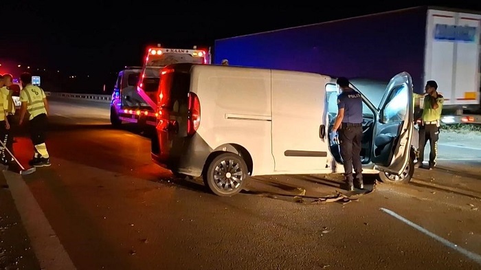 Bursa’da gece yarısı dönüş yolunda kaza yaptılar