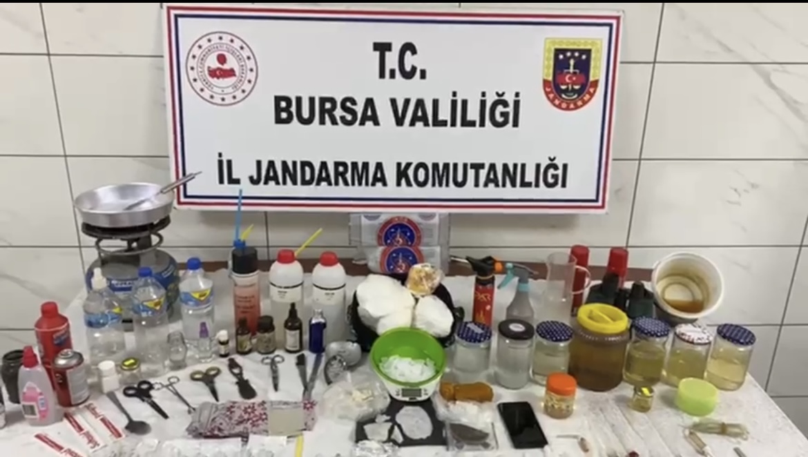 Jandarmadan  uyuşturucuya dev operasyon! 10 kişi göz altında