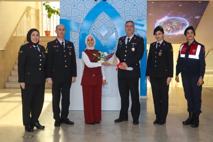 Jandarma Şehit Kızın Öğretmenler Gününü Kutladı