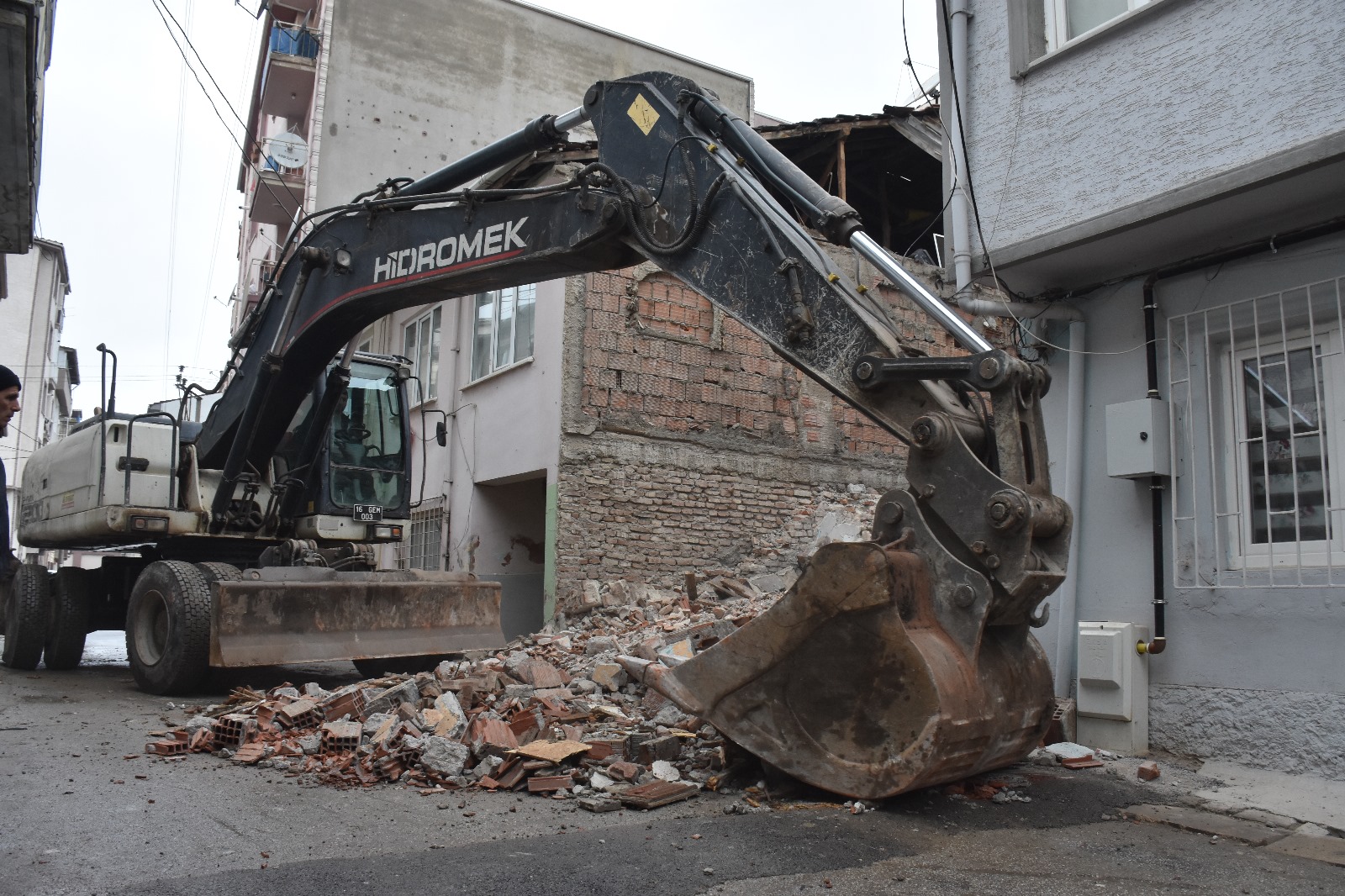 Şehir içi Metruk Bina Yıkımları Sürüyor