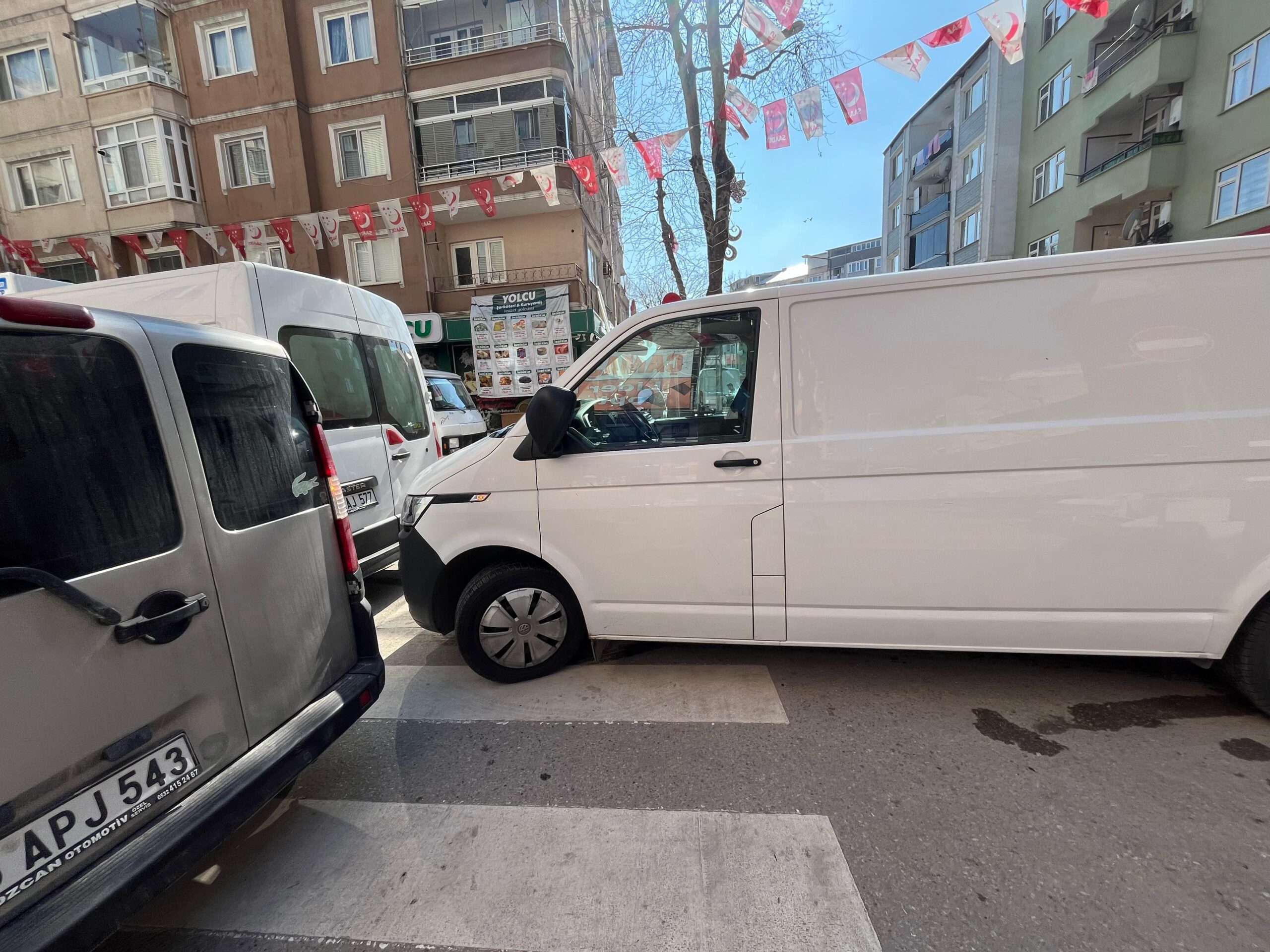 Orhangazi’de Yaya Geçitleri Otopark Oldu!