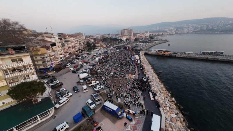Gemlik’te 3000 kişilik iftar sofrası kuruldu