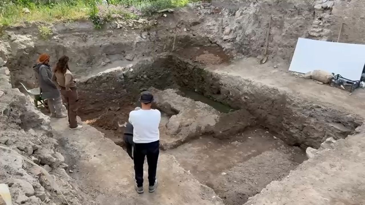 İznik’te  2500 Yıllık Mozaik Gün Yüzüne Çıktı