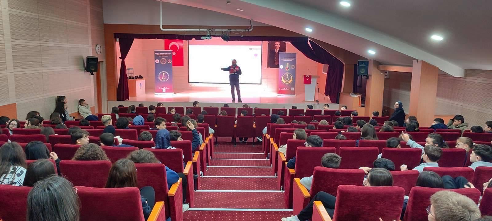 İnegöl’de Öğrencilere Siber Güvenlik Eğitimi