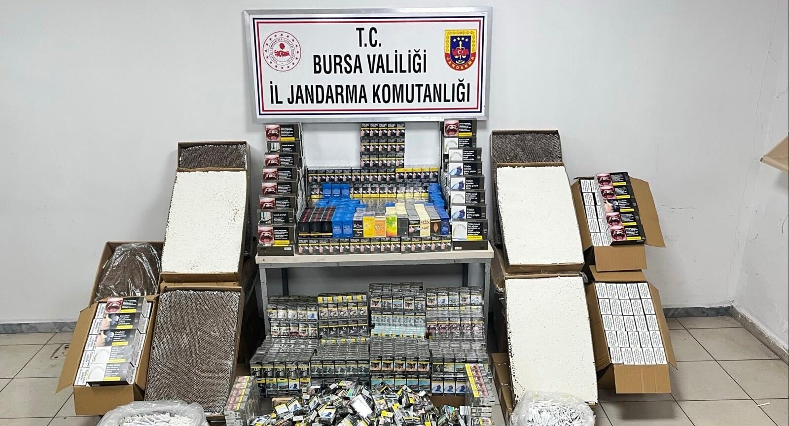 Tonlarca Sigara ve Makaron Ele Geçirildi