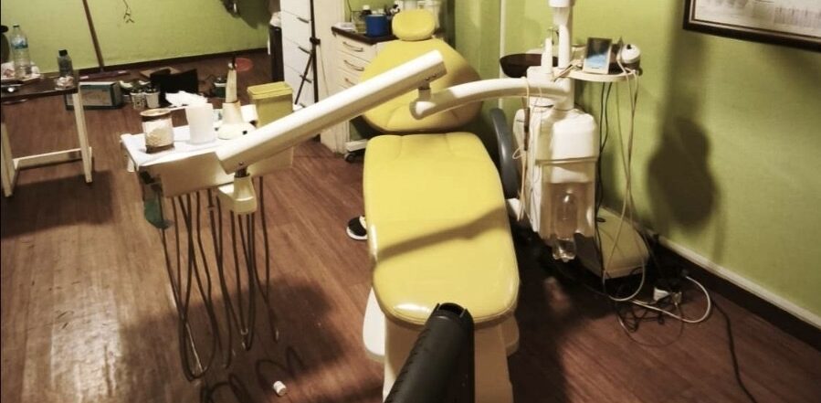 Sahte Dişçiye Operasyon: Aranan Şahıs Yakalandı, Klinik Mühürlendi